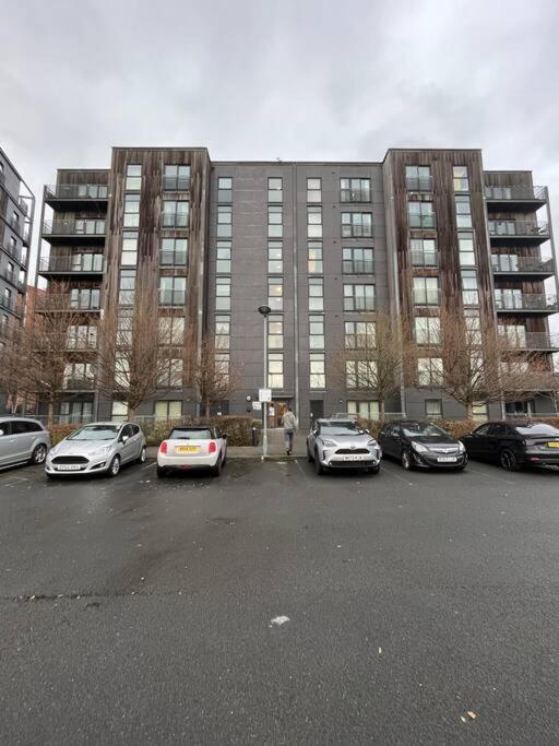 Etihad Fc 2Br Apartment With Water View Manchester Exterior photo